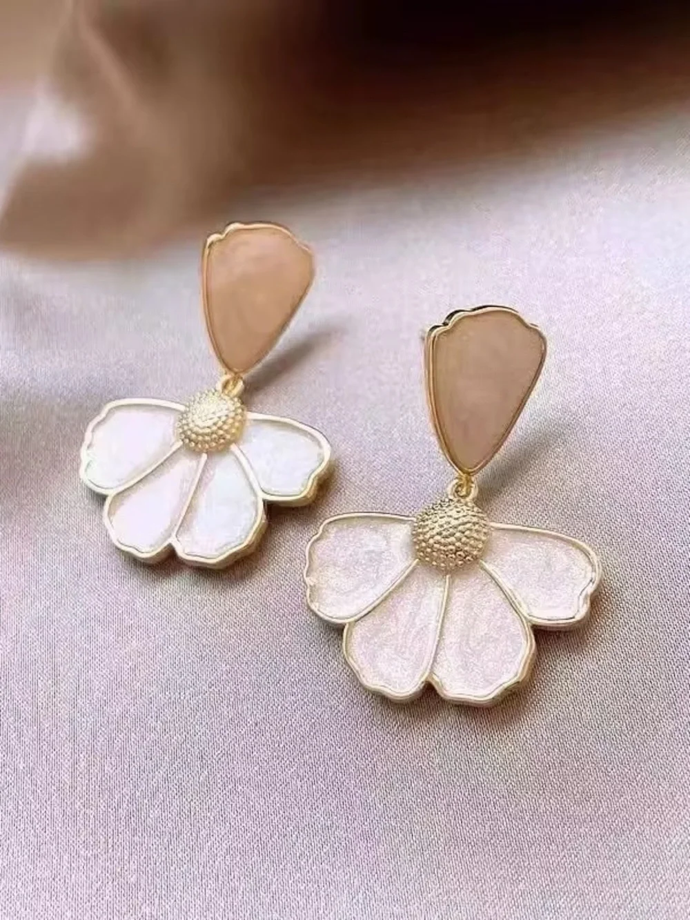 ***Delicate White Petal Drop Earrings - Gold Trim